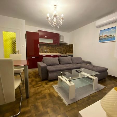 Appartement Apartman Nela à Poreč Extérieur photo